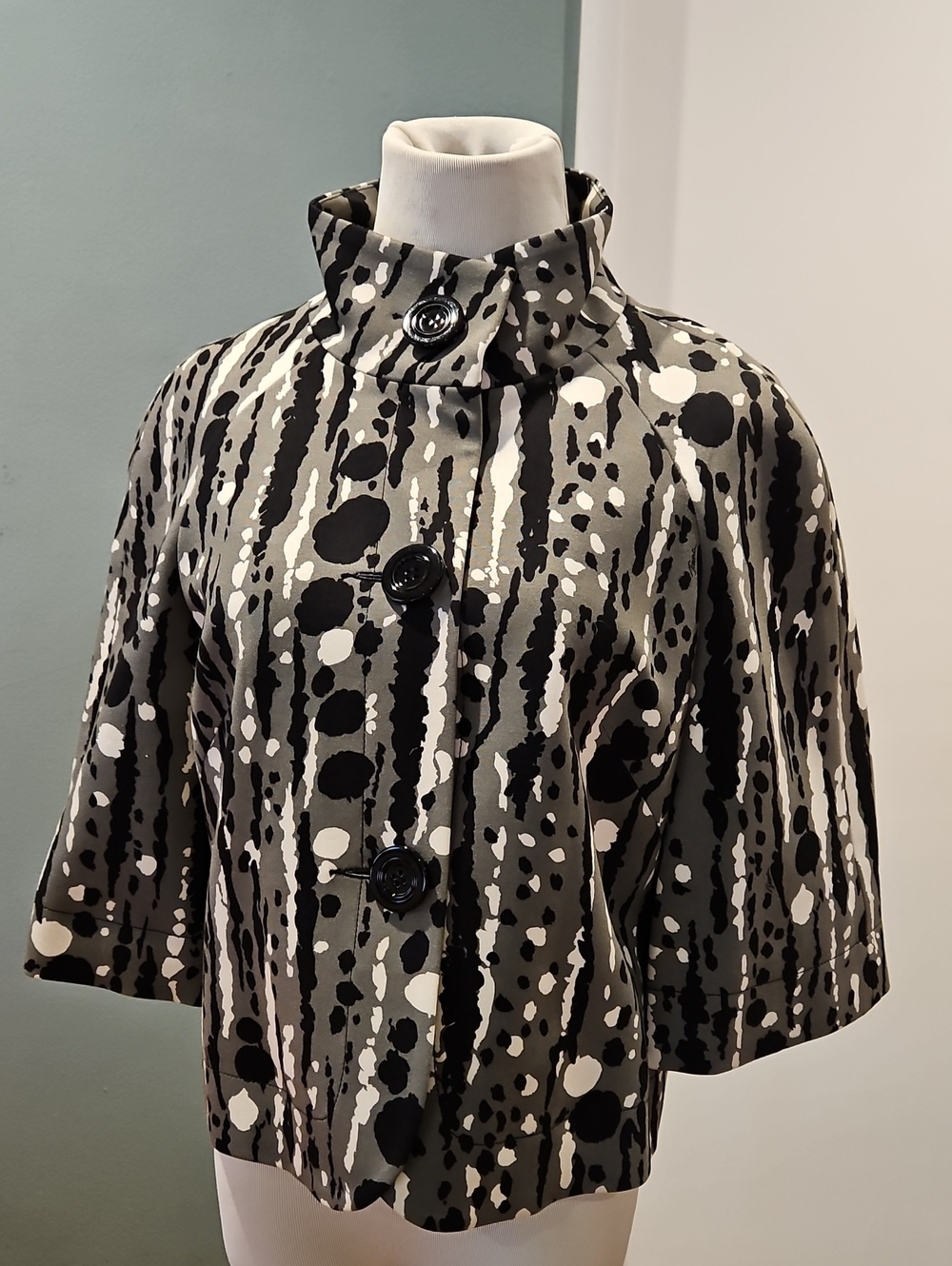 Trina Turk Black, White & Gray Abstract Short Coat 0273